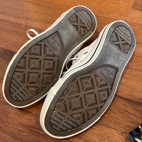 White converse - Picture 3 of 3